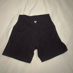 Golden BUTTER Dip-Waist Hi-Rise 3" Short